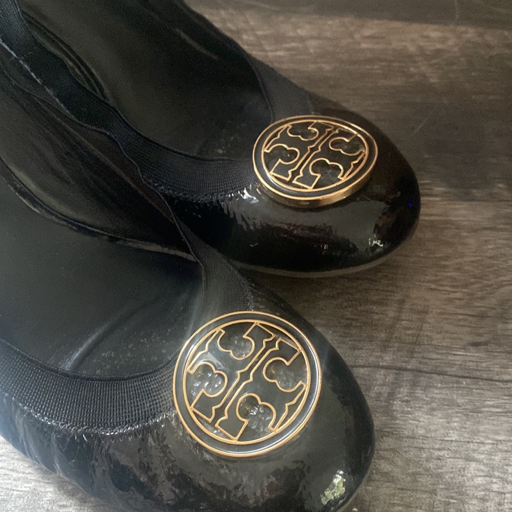COPY - Tory Burch Caroline Black Patent Leather Wood Wedge 9.5-10 - Picture 2 of 13